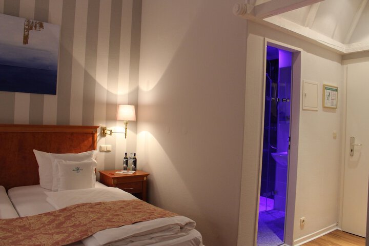 Room 15 of 87