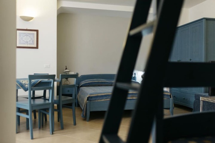 Room 14 of 83