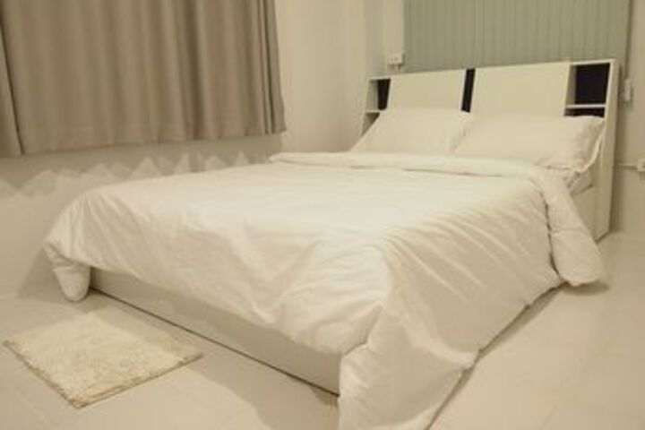 Room 10 of 13