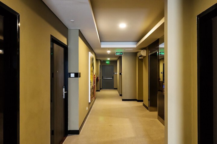 Ballroom/Hall 26 of 32