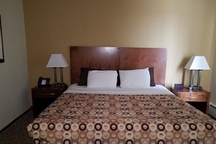 1 King Bed (9 of 10)