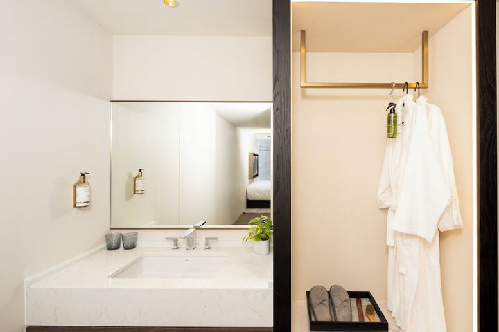 Room 16 of 27