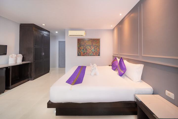 Room 4 of 25