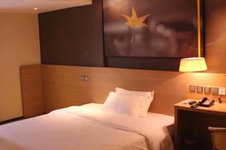 Room 4 of 6