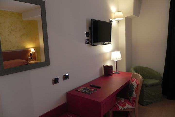 Room 42 of 97