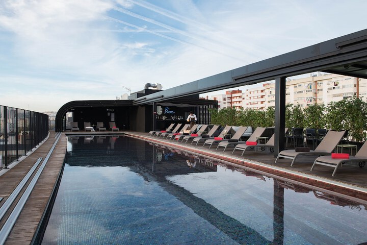 Hotel Pool