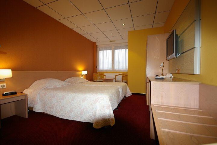 Room 3 of 42