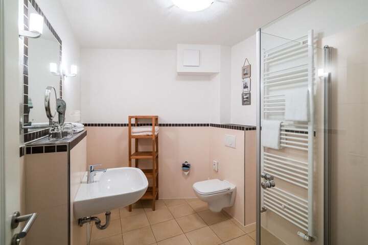 Room 43 of 125