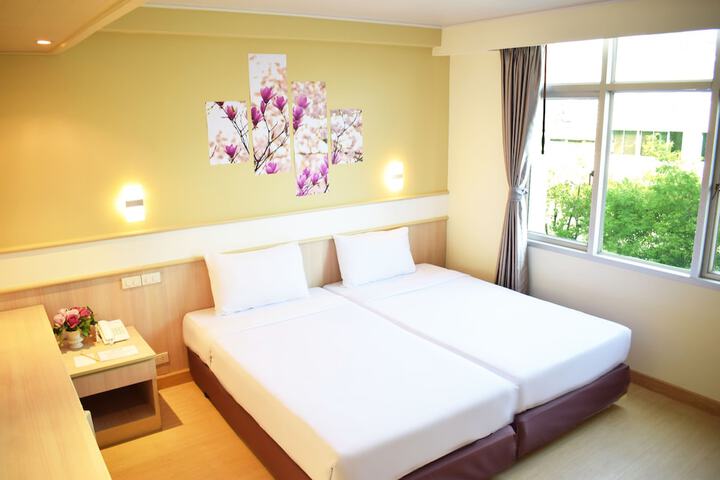 Room 47 of 100