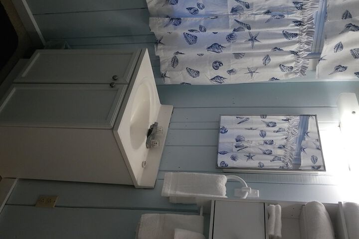 Room 83 of 139