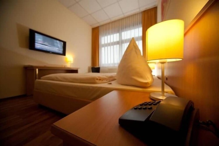 Room 7 of 25