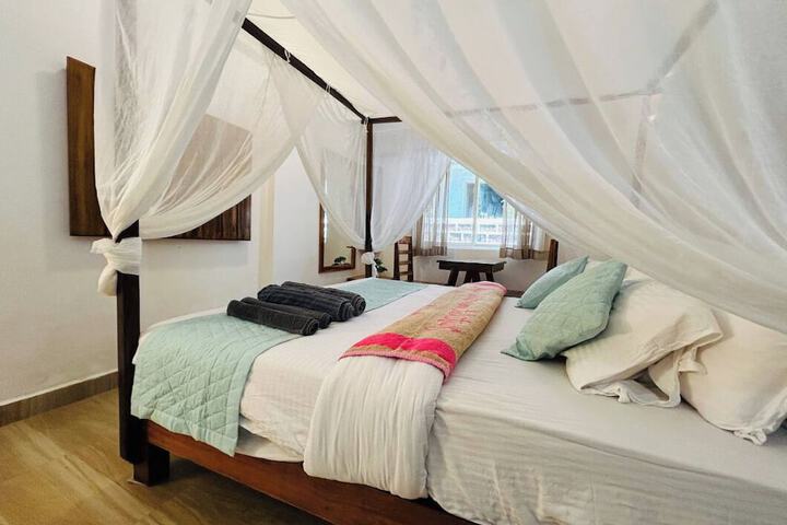 Room 4 of 73