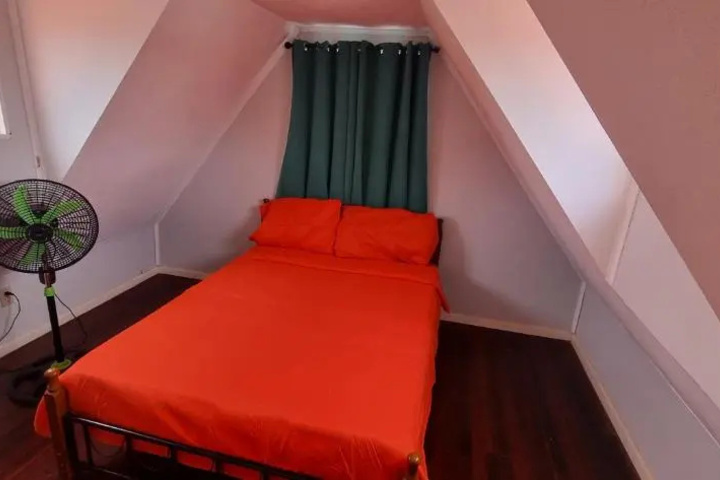 Room 4 of 11