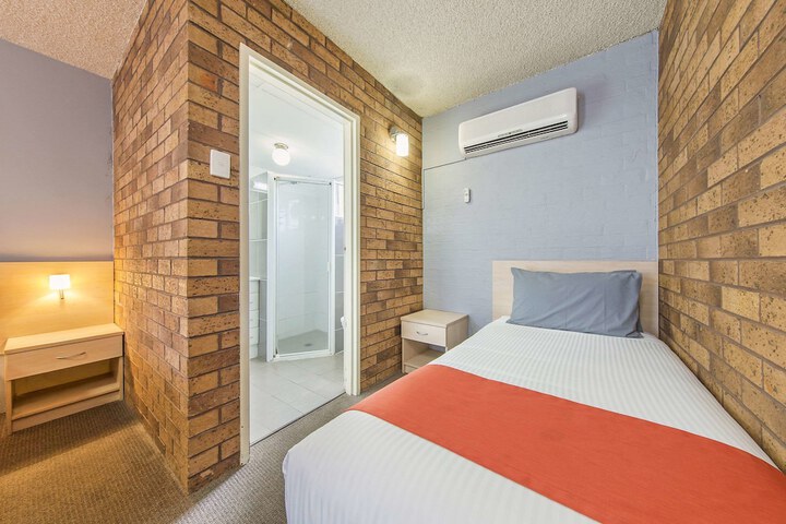 Room 13 of 42
