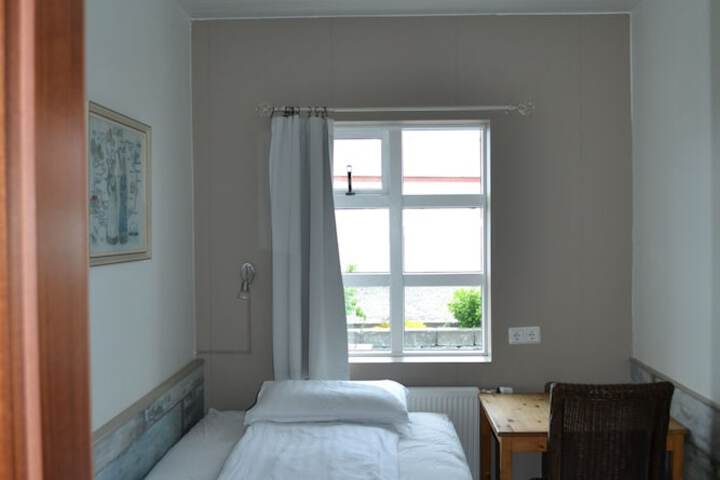 Room 27 of 66