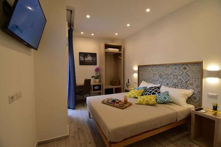Room 6 of 25