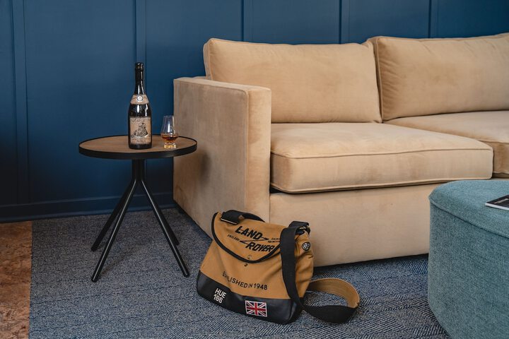Superior Studio King Bed Sofa (4 of 15)