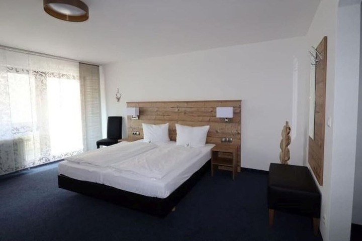 Room 6 of 13