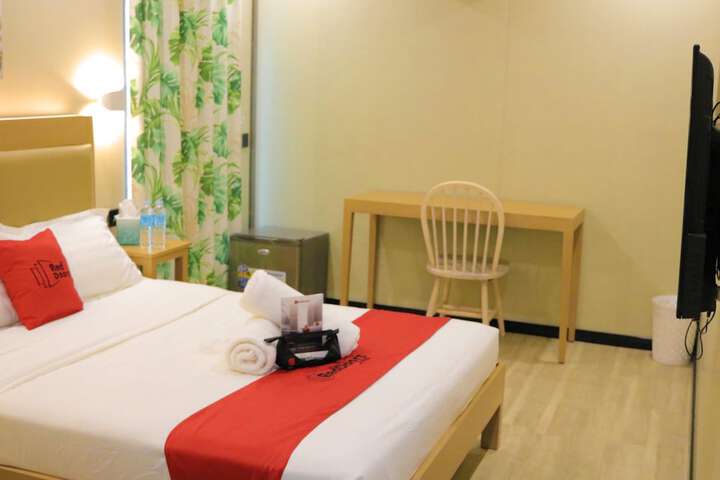 Room 6 of 19