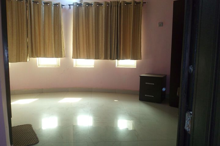 Room 6 of 28