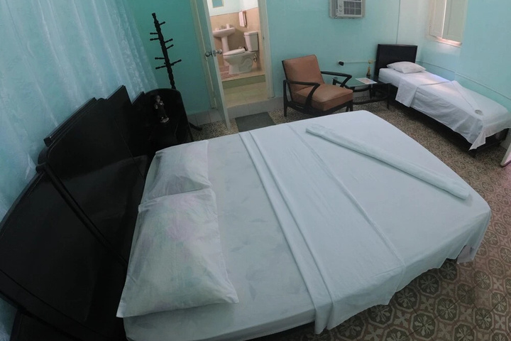 Room 4 of 15