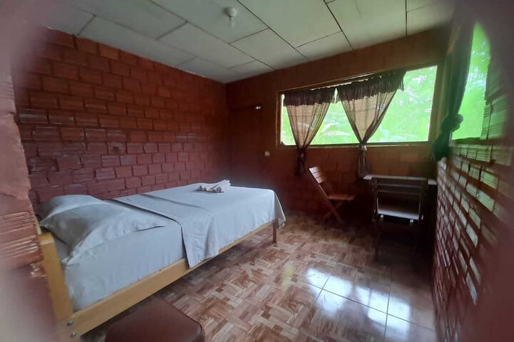 Room 4 of 28