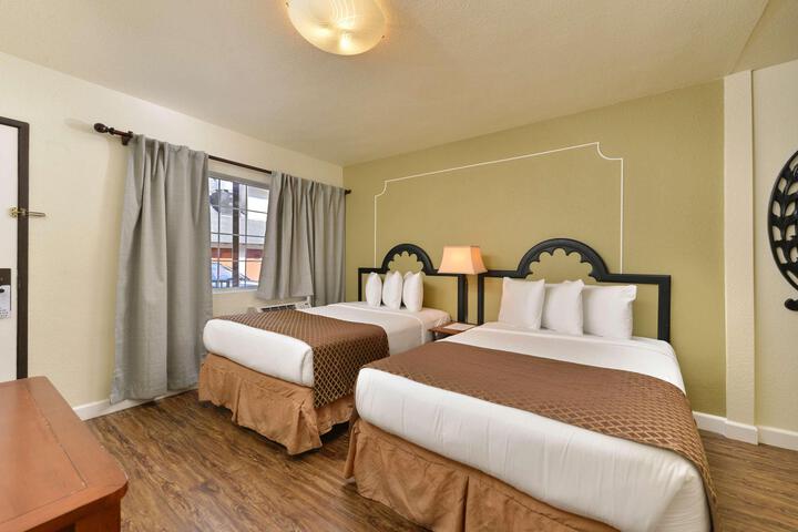 2 Double Beds (3 of 7)