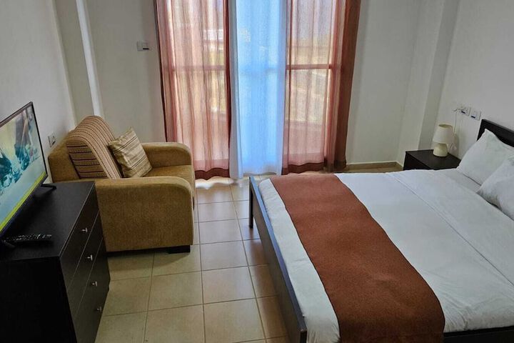Room 4 of 8