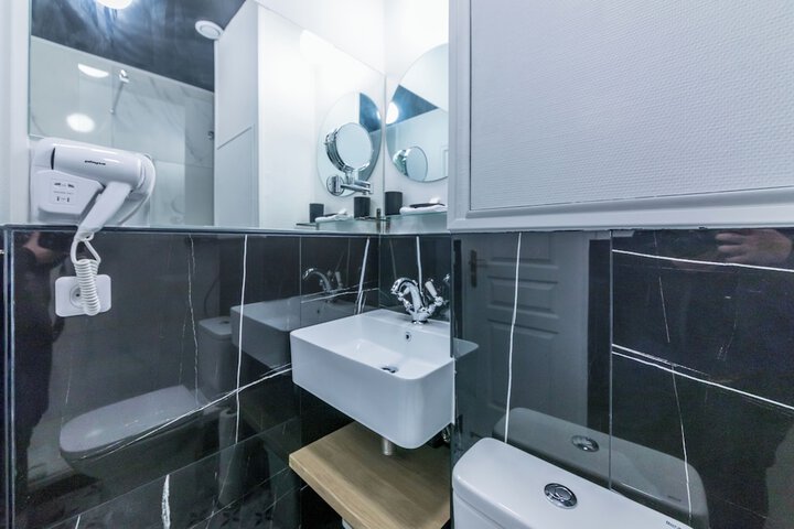 Room 152 of 171
