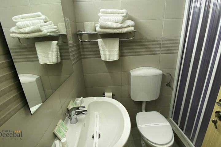 Room 32 of 44
