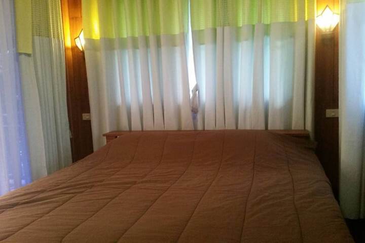 Room 4 of 25