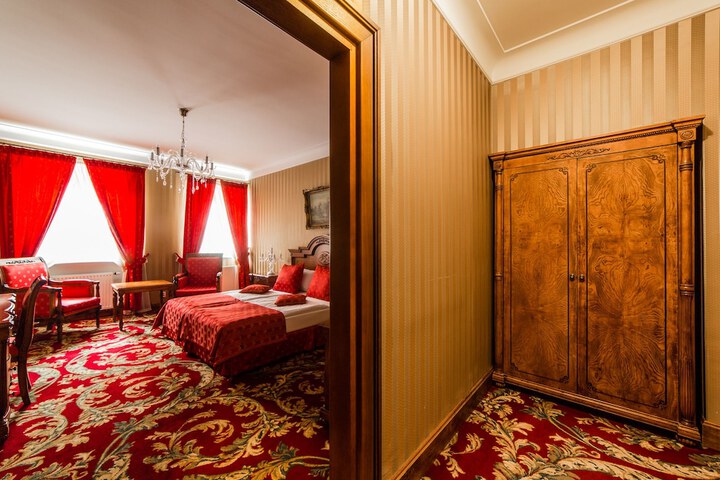 Room 16 of 66