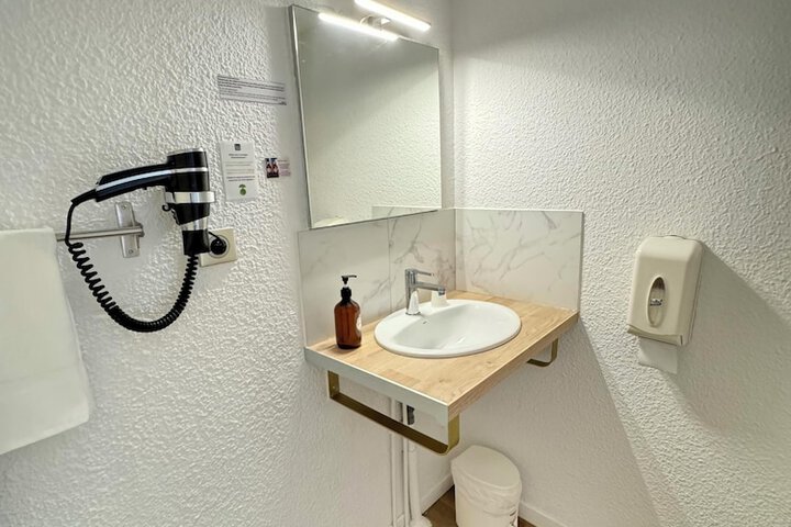 Room 25 of 62