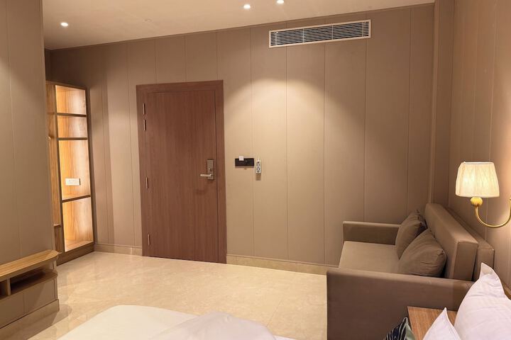 Room 15 of 30