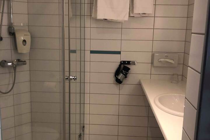 Room 45 of 73