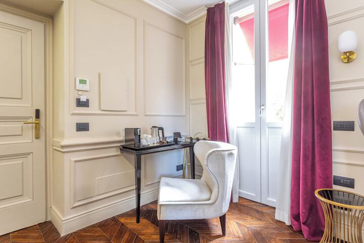 Room 28 of 65