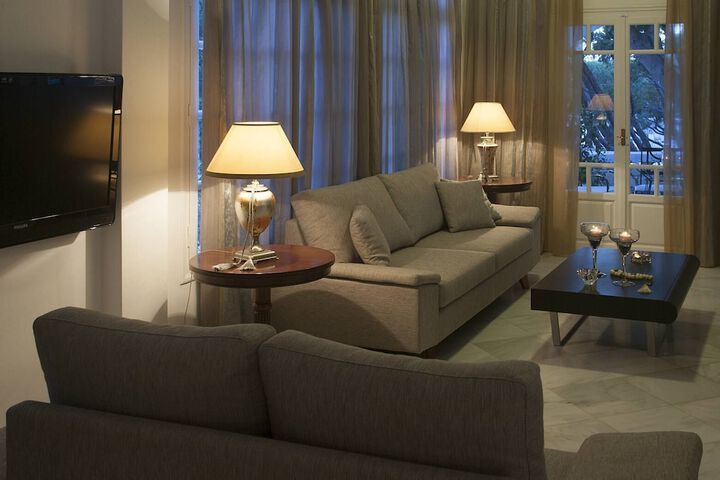 Room 25 of 43