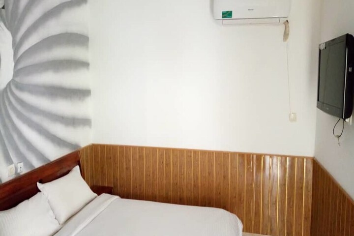 Room 6 of 23