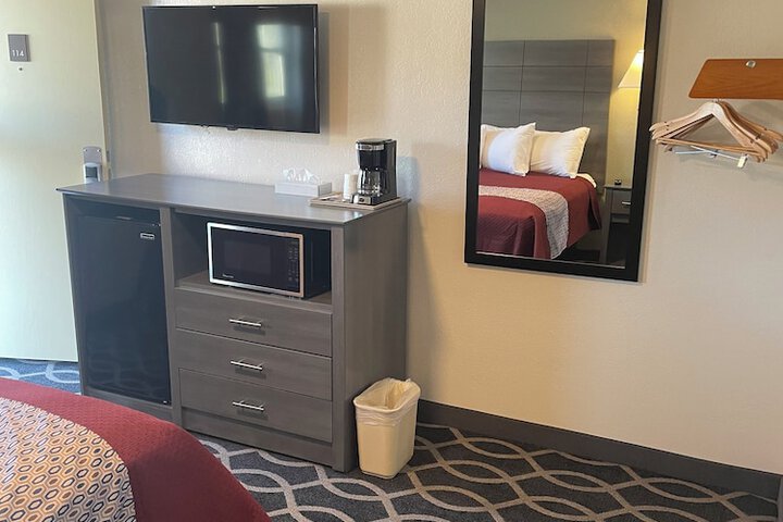 1 King Bed (7 of 12)