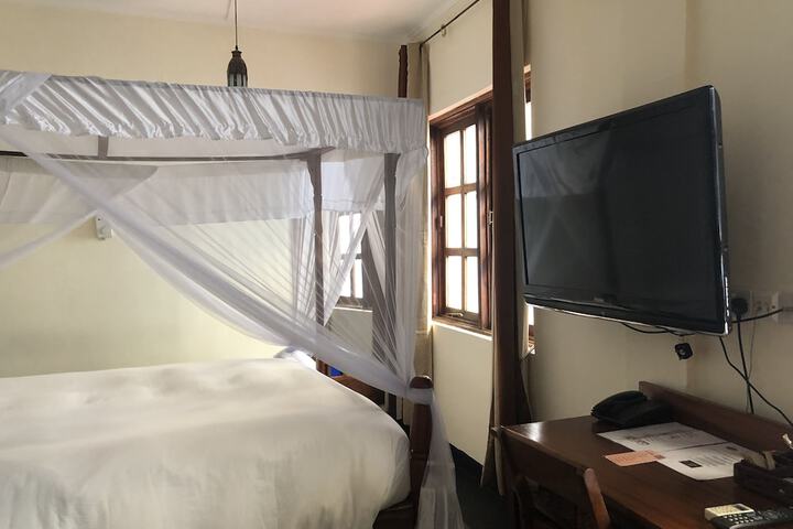 Room 9 of 49
