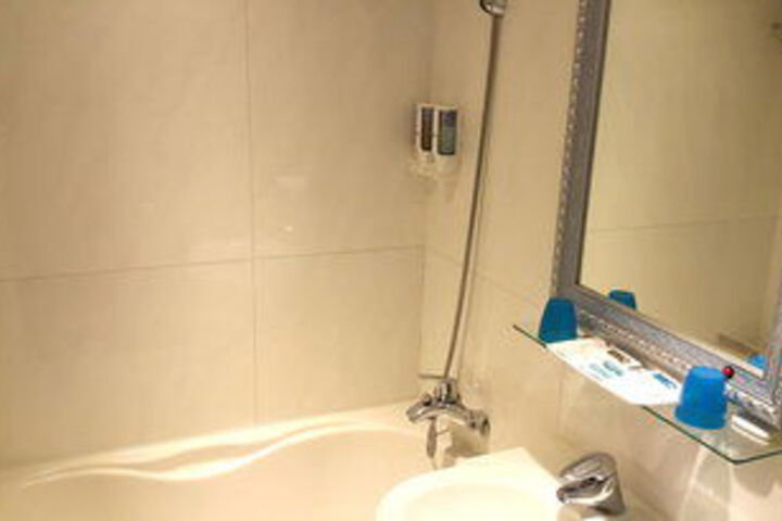 Room 2 of 22