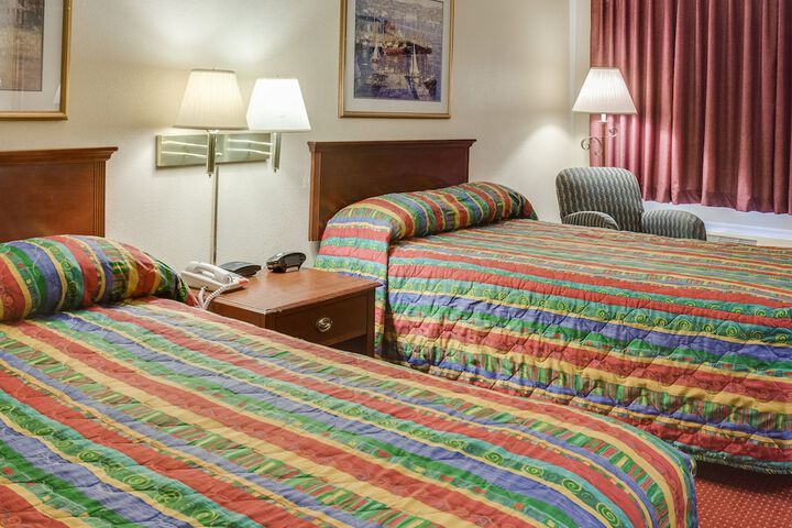 2 Double Beds (10 of 13)