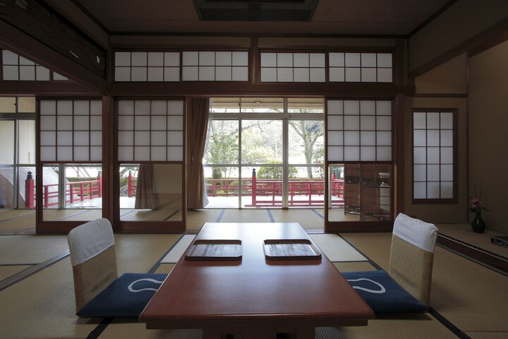 Room 6 of 46