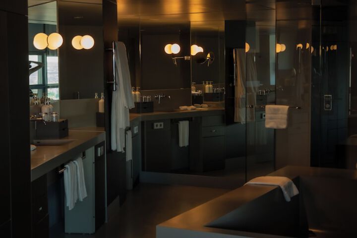 Room 83 of 193