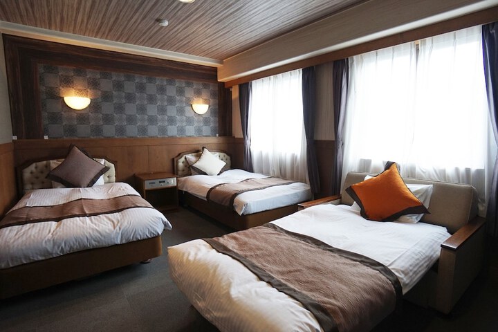 Room 13 of 81