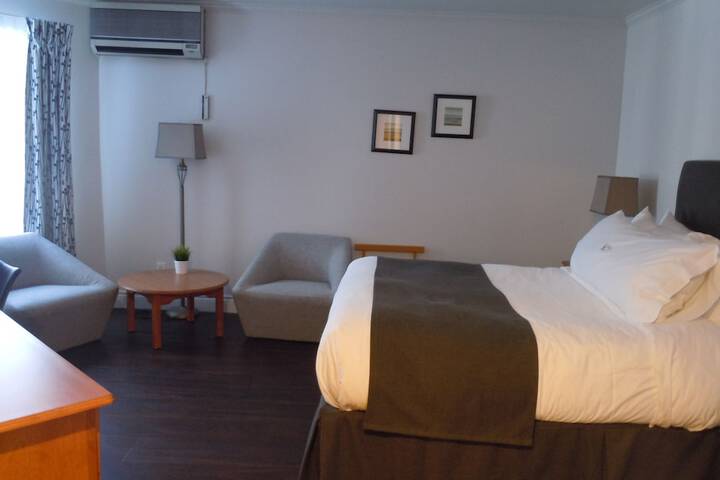 Room 17 of 77