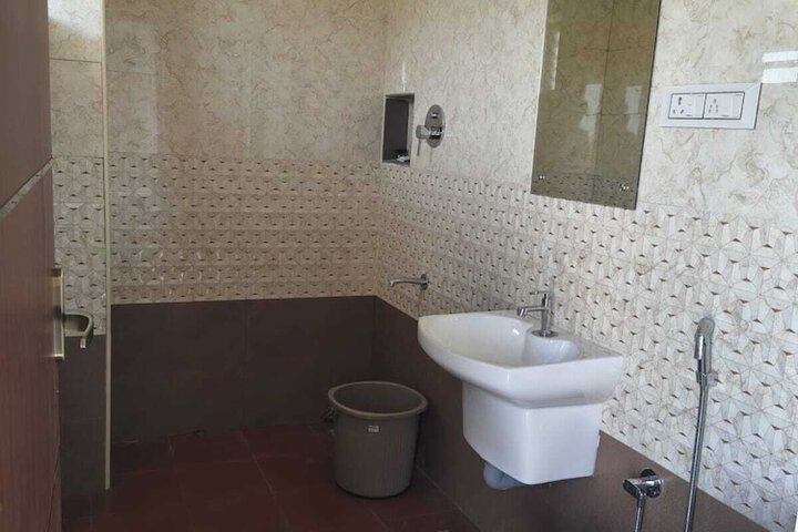 Room 13 of 21