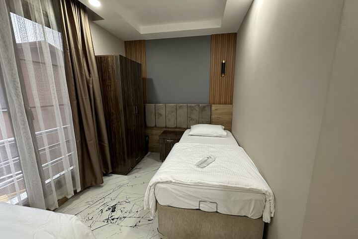 Room 13 of 40