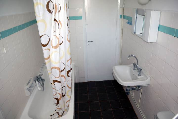 Room 6 of 27