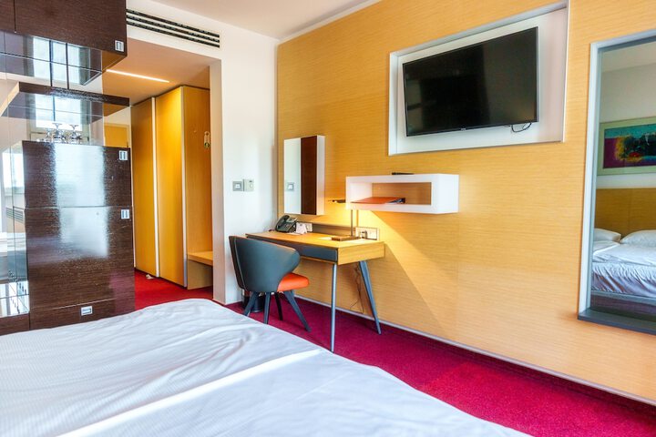 Room 13 of 78